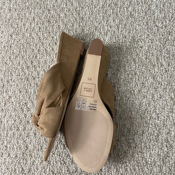 Sandals by Lord & Taylor - Picture 3 of 4